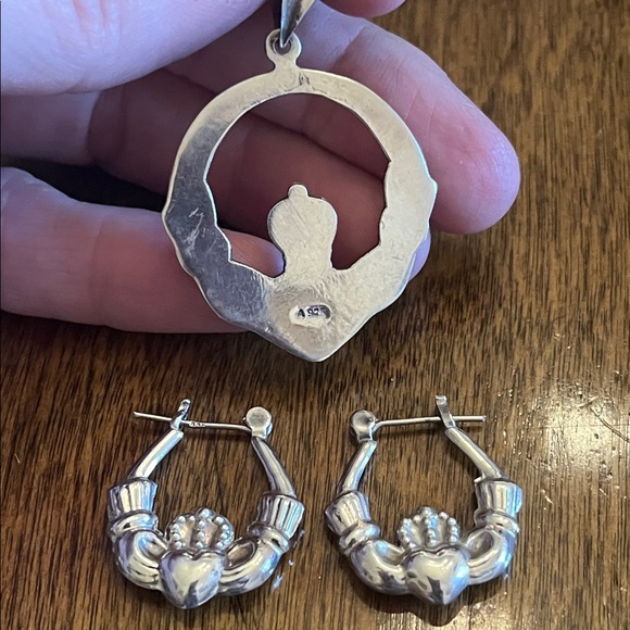 Claddagh  Irish Symbol .925 Pendant and Earrings Set - Picture 3 of 4